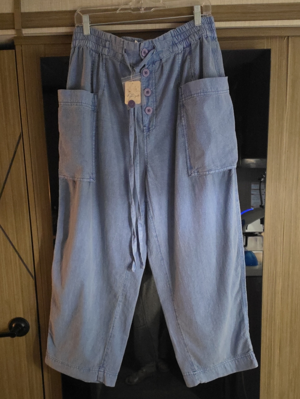 🦋NWT, WIDE LEG CARGO TROUSER JEANS BY "FREE PEOPLE" 🦋